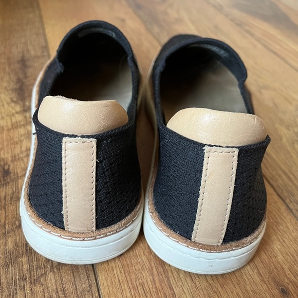 Ugg Sammie Slip On Knit Sneakers Loafers - Size 8.5 - Picture 3 of 8